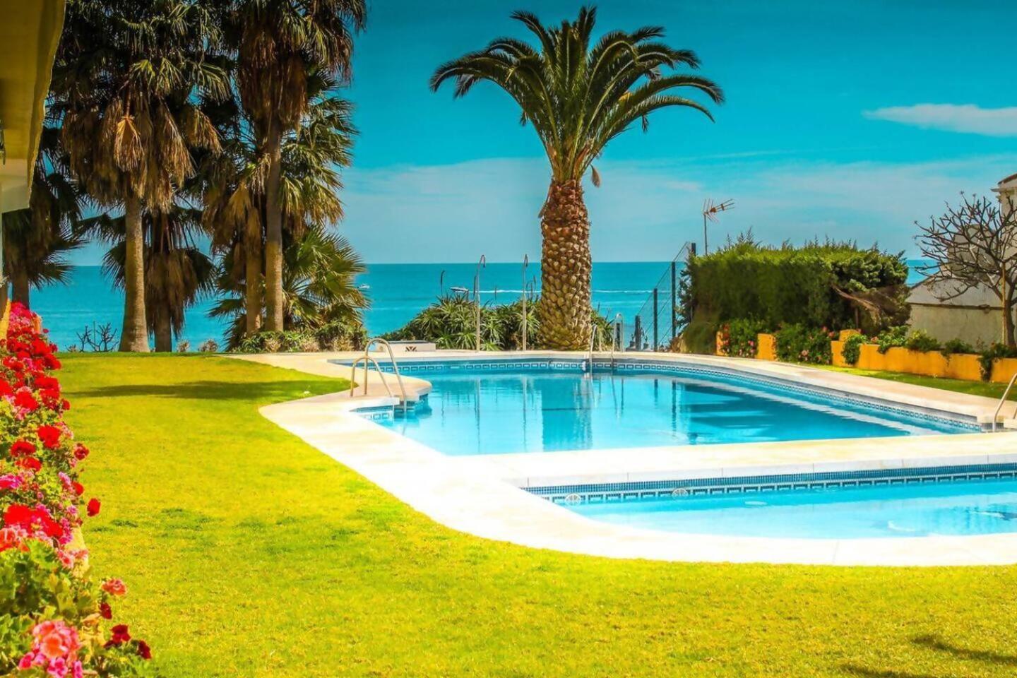 Stunning Apartment 10 Meters From The Beach With Parking Бенальмадена Экстерьер фото